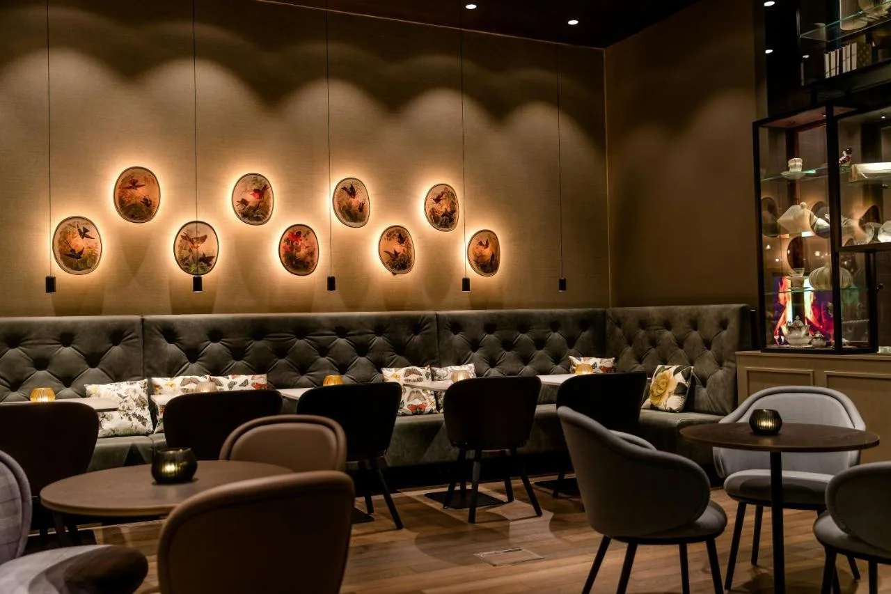 Dining room with portraits at Motel One Manchester